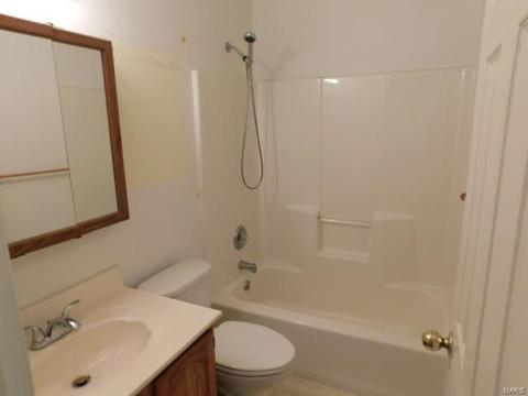 32 W Ofallon Dr, O'fallon, MO 63366 photo 13