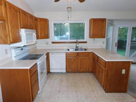 32 W Ofallon Dr, O'fallon, MO 63366 photo 4
