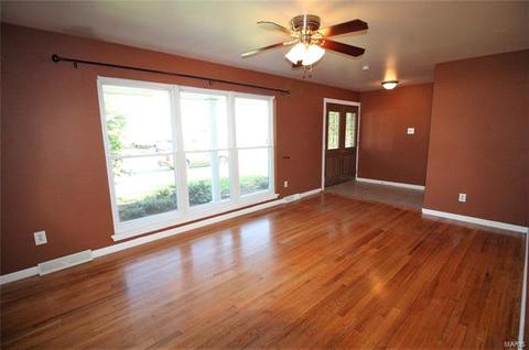 614 Peruque Dr, O'fallon, MO 63366 photo 4
