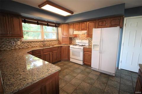 614 Peruque Dr, O'fallon, MO 63366 photo 3