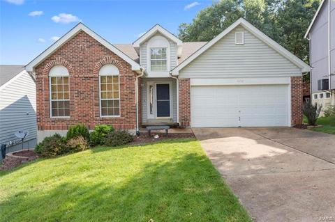 1852 Strawberry Rdg, Ballwin, MO 63021 photo 1