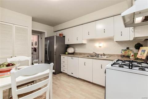 304 Fox Village Ct, Ballwin, MO 63021 photo 7