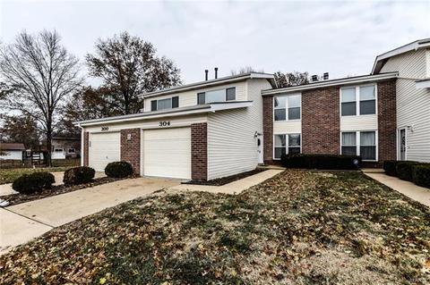 304 Fox Village Ct, Ballwin, MO 63021 photo 2