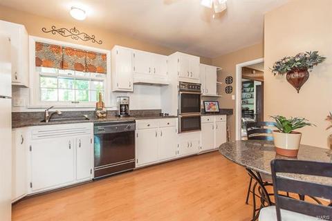 325 Nantucket, Ballwin, MO 63011 photo 12