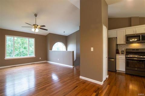 72 Mallard Pointe Dr, O'fallon, MO 63368 photo 8