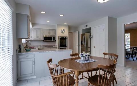647 Golfview Dr, Ballwin, MO 63011 photo 14