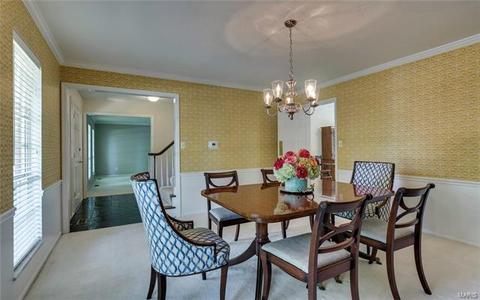 647 Golfview Dr, Ballwin, MO 63011 photo 3