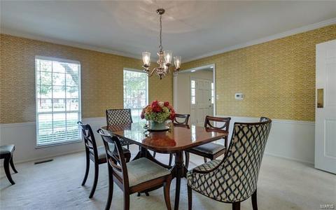 647 Golfview Dr, Ballwin, MO 63011 photo 4