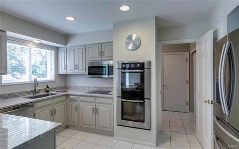 647 Golfview Dr, Ballwin, MO 63011 photo 17