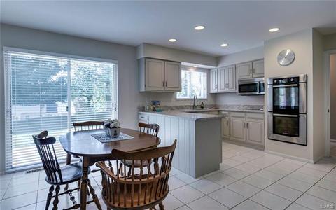 647 Golfview Dr, Ballwin, MO 63011 photo 15