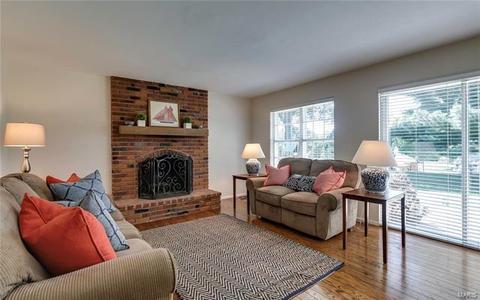 647 Golfview Dr, Ballwin, MO 63011 photo 8