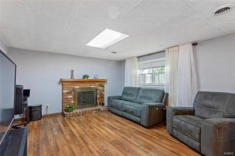 1105 Windyoak Dr, Ballwin, MO 63021 photo 4
