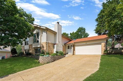 109 Hollybush Ct, Ballwin, MO 63021 photo 2