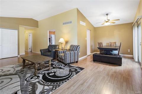 109 Hollybush Ct, Ballwin, MO 63021 photo 9
