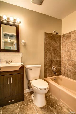406 Palermo Dr, Ballwin, MO 63021 photo 9