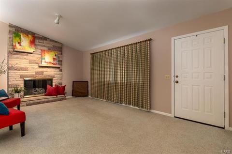 127 Smith Dr, Ballwin, MO 63011 photo 3