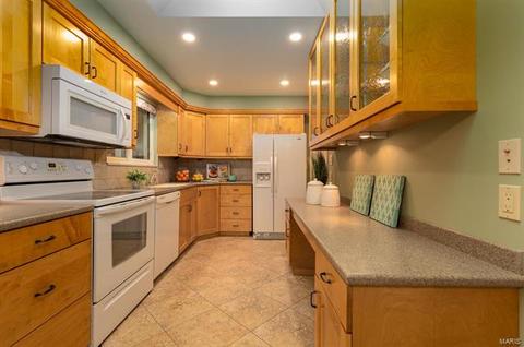 127 Smith Dr, Ballwin, MO 63011 photo 8