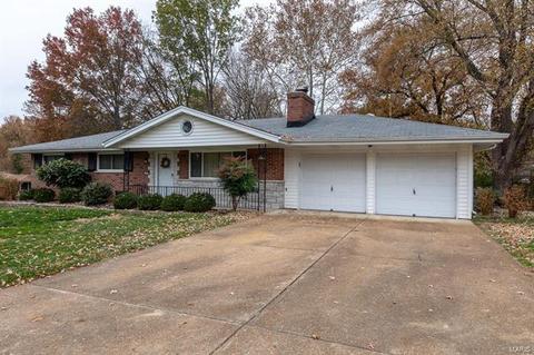127 Smith Dr, Ballwin, MO 63011 photo 2