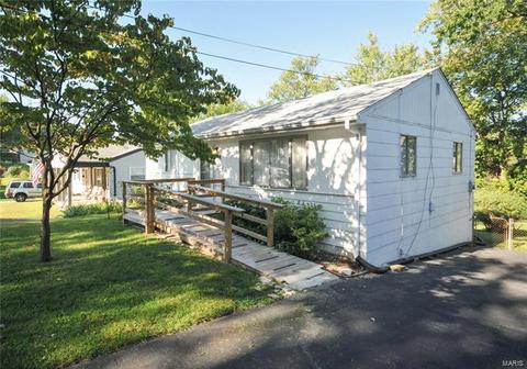 3519 Dixie Dr, Saint Ann, MO 63074 photo 2