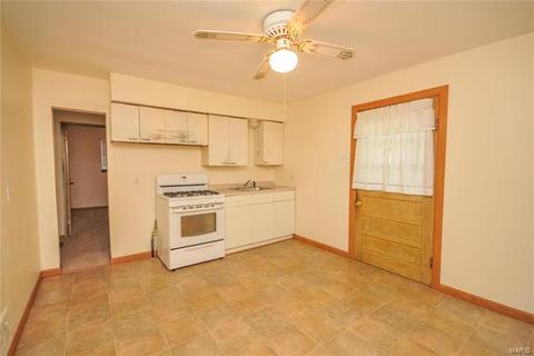 3519 Dixie Dr, Saint Ann, MO 63074 photo 14