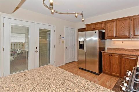 814 Westrun Dr, Ballwin, MO 63021 photo 14