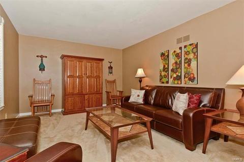 814 Westrun Dr, Ballwin, MO 63021 photo 3