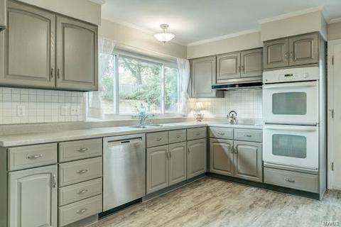 345 Meadowbrook Dr, Ballwin, MO 63011 photo 8