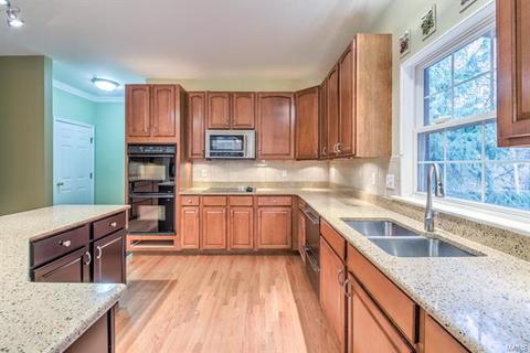 1041 Stone Spring Ct, Eureka, MO 63025 photo 3