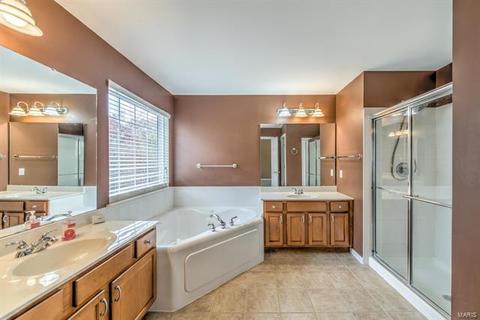1041 Stone Spring Ct, Eureka, MO 63025 photo 10