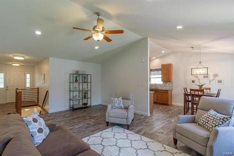 258 Spring Borough Dr, O'fallon, MO 63368 photo 4