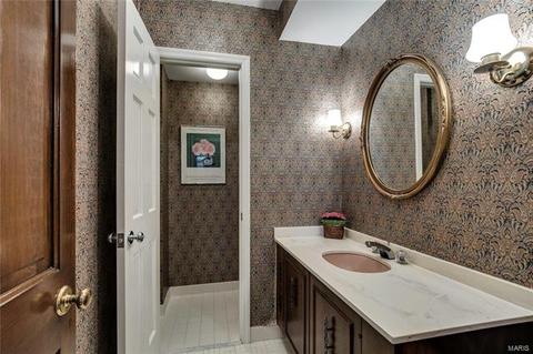 12 Upper Barnes Rd, Ladue, MO 63124 photo 13