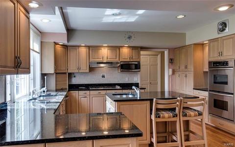 12 Upper Barnes Rd, Ladue, MO 63124 photo 9