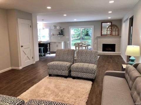 884 Parma, Ballwin, MO 63021 photo 3