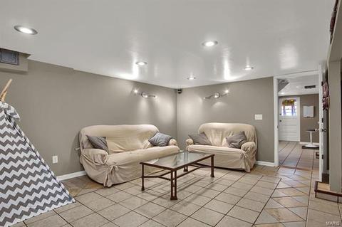 5705 Gresham Ave, Saint Louis, MO 63109 photo 23