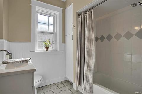 5705 Gresham Ave, Saint Louis, MO 63109 photo 17