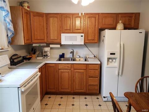 449 Vail Ct, Ballwin, MO 63021 photo 4