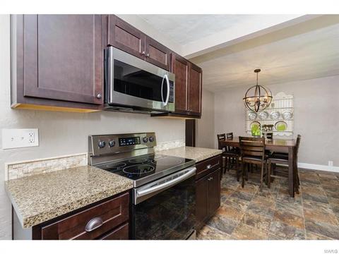 3751 Fee Fee Rd, Bridgeton, MO 63044 photo 3