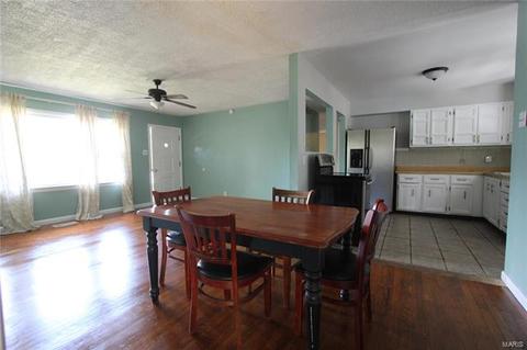 634 Parker Dr, Ballwin, MO 63021 photo 2