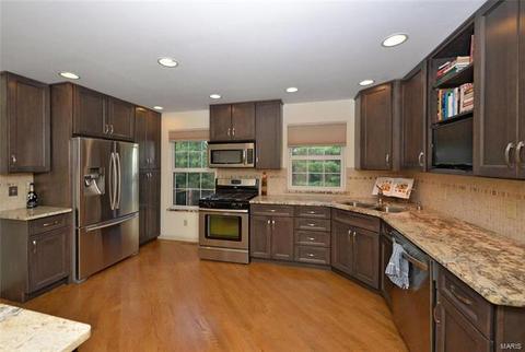 313 Glyn Cagny Rd, Ballwin, MO 63021 photo 4