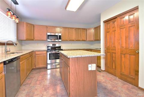 1705 Forest Trace Dr, O'fallon, MO 63368 photo 11