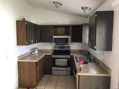 1365 War Bonnet, O'fallon, MO 63366 photo 3