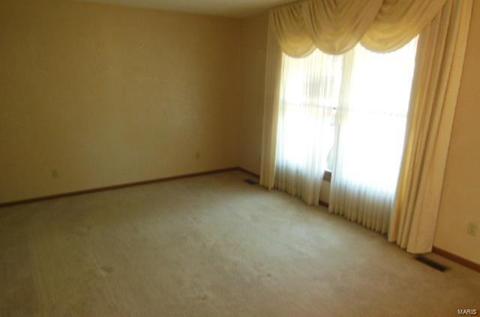 1144 Derbyshire Dr, Manchester, MO 63021 photo 2