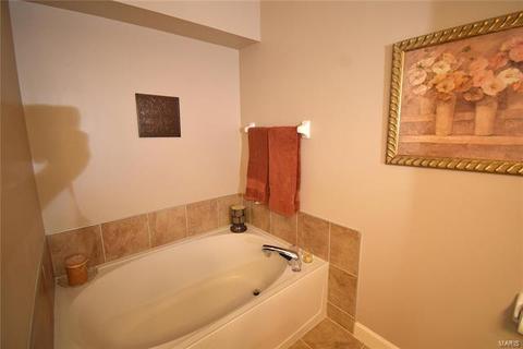 560 Elm Xing, Ballwin, MO 63021 photo 18