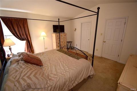 560 Elm Xing, Ballwin, MO 63021 photo 15