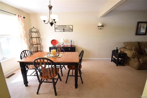 560 Elm Xing, Ballwin, MO 63021 photo 4