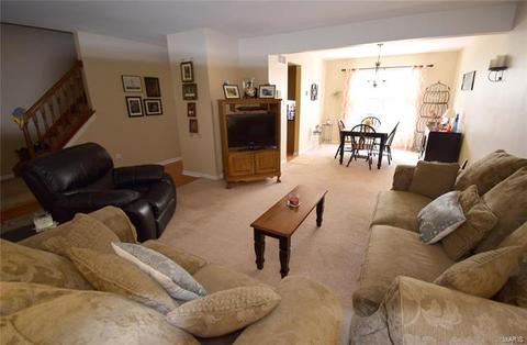 560 Elm Xing, Ballwin, MO 63021 photo 3