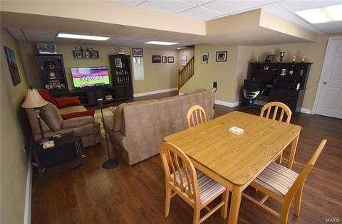 560 Elm Xing, Ballwin, MO 63021 photo 21