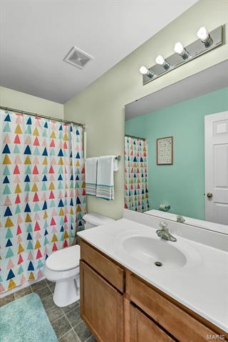 228 Spring Borough Dr, O'fallon, MO 63368 photo 17