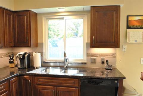 706 Blackberry Ln, O'fallon, MO 63366 photo 6