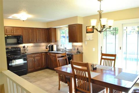 706 Blackberry Ln, O'fallon, MO 63366 photo 19